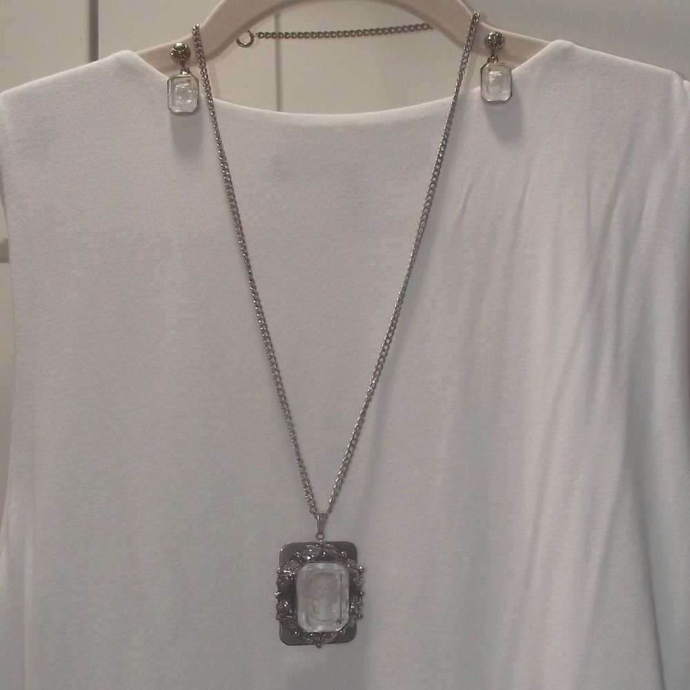 Clear etched glass cameo necklace and clip earring set